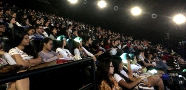 Estudantes participam de aulão em sala de cinema no Recife - Divulgação