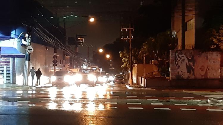 Samsung Galaxy A7: foto noturna com luz estourada - UOL - UOL