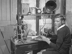 David era fascinado por objetos eletrônicos desde a infância e fazia seus próprios rádios - Coleção da Família Warren