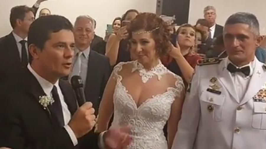 Sergio Moro discursa no casamento de Carla Zambelli com o coronel Aginaldo de Oliveira, que comanda a Força Nacional de Segurança. No Ceará, Aginaldo falou como líder dos amotinados. Eis os varões e varoas de Plutarco - Reprodução/Instagram