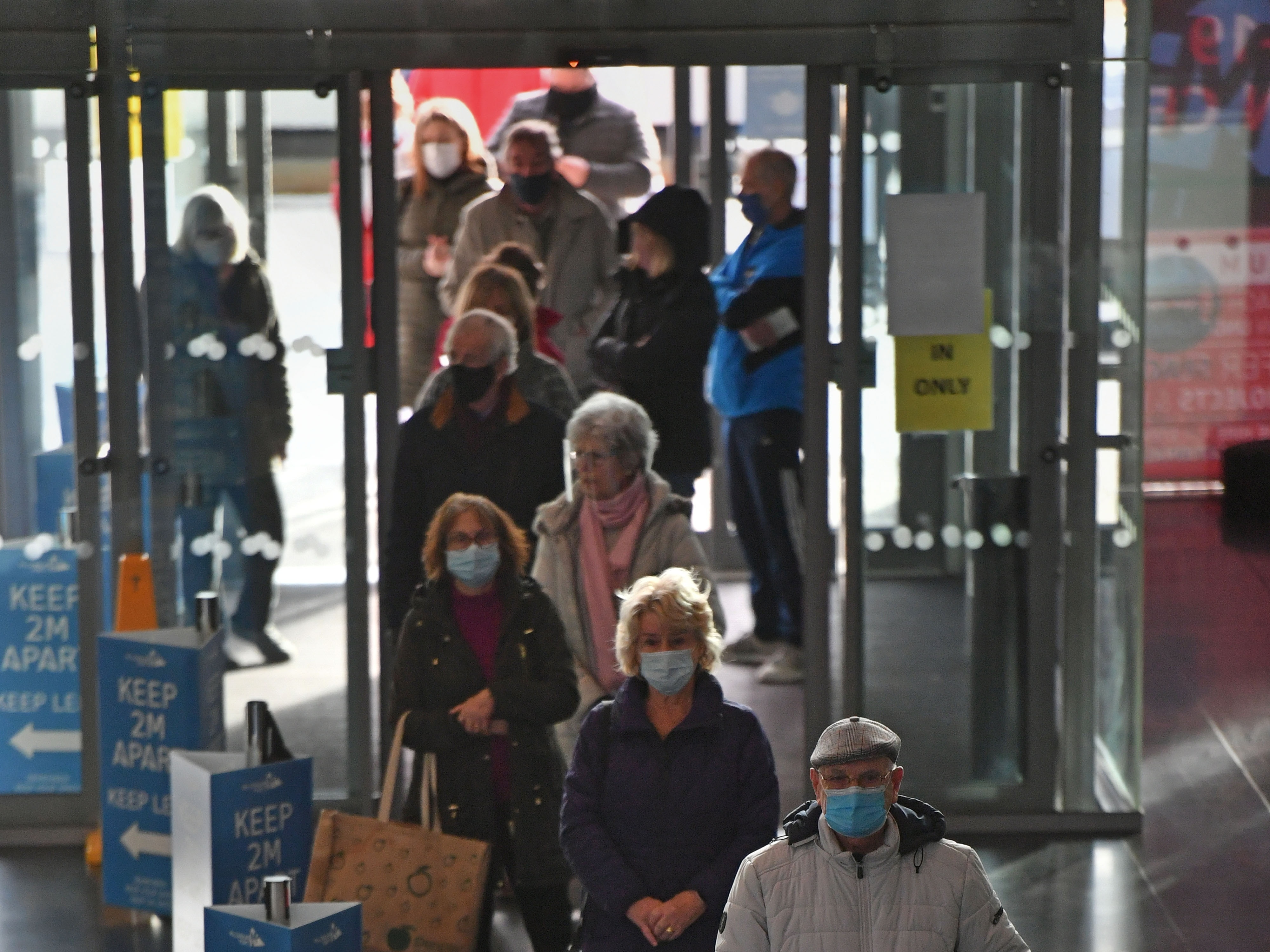 'Próximas semanas serão as piores', diz autoridade inglesa sobre pandemia