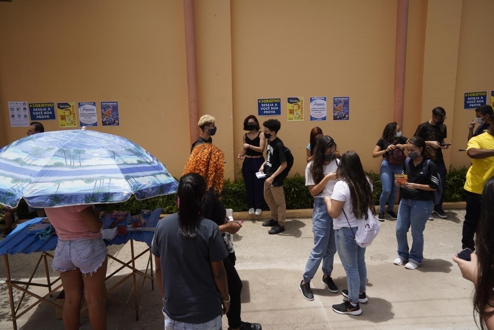 Portões do Enem em SP foram abertos às 11h30 - André Porto/UOL
