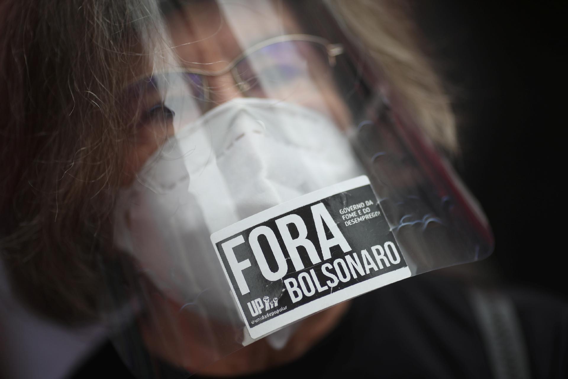 7.set.2021 - Manifestante utiliza máscara e escudo facial durante protesto contra o presidente Jair Bolsonaro (sem partido) no Rio de Janeiro - RICARDO MORAES/REUTERS