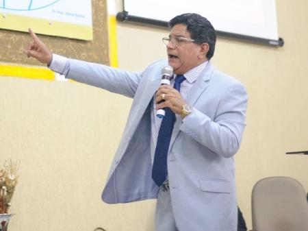 Pastor ligado ao MEC investiu R$ 100 mil em nova faculdade, diz jornal
