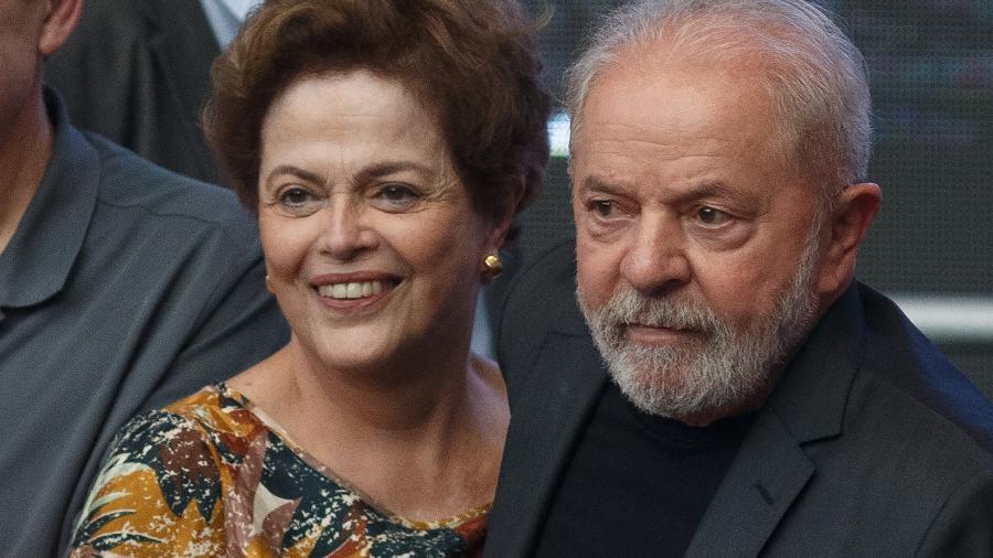 30.mar.2022 - Os ex-presidentes Luiz Inácio Lula da Silva e Dilma Rousseff em evento na UERJ, no Rio de Janeiro - João Gabriel Alves/Enquadrar/Estadão Conteúdo