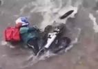 Motociclista é arrastado por enxurrada em BH; veja - Reprodução