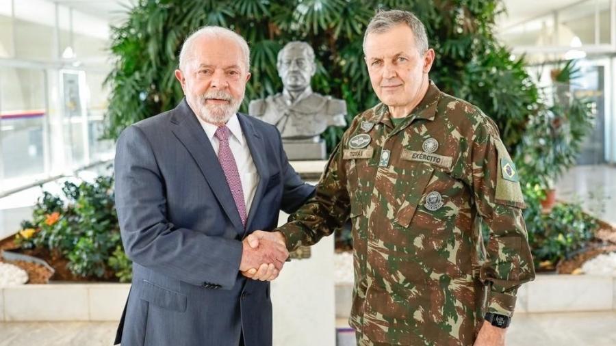 Lula é recebido pelo Comandante do Exército, general Tomás Paiva - Divulgação/Secom: Ricardo Stuckert