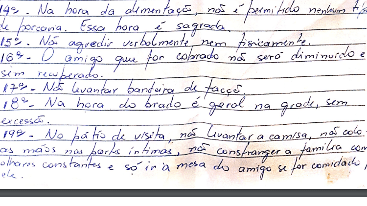 Documento também indica a conduta apropriada na hora das refeições e das visitas aos internos