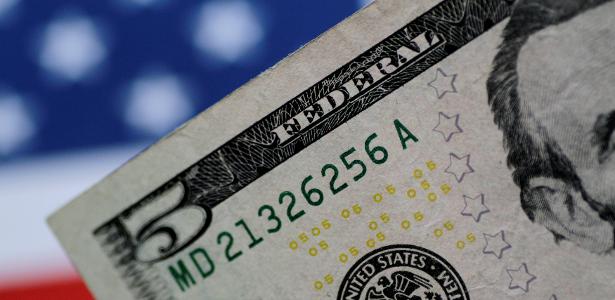 Dólar tem leve alta com PIB dos EUA acima do esperado; Bolsa recua