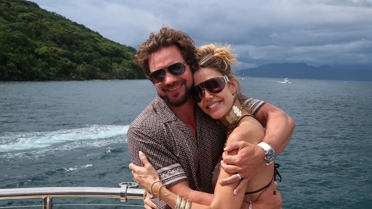 Daniel Vorcaro e sua noiva, Martha Graeff, durante férias em Angra dos Reis