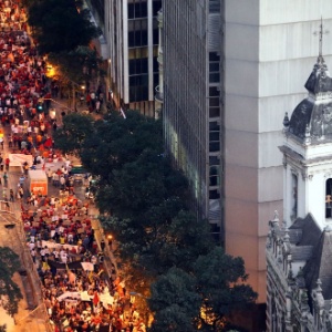Manifestantes começam a se dispersar no centro do Rio de Janeiro (RJ) - Fábio Motta/Estadão Conteúdo