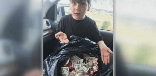 Garoto encontrou quase todo o dinheiro do assalto quando foi jogar uma embalagem no lixo - Reprodução/ WBMF News