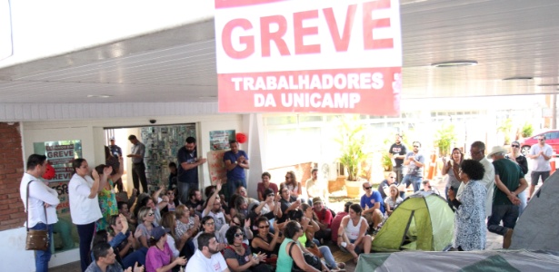 5.jul.2018 - Funcionários da Unicamp em greve fazem assembleia em Campinas - Luciano Claudino/Estadão Conteúdo