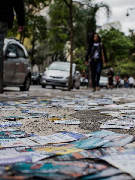 Santinhos em rua de São Paulo; TSE publicou hoje o limite de gastos para candidatos em 2020 - Eduardo Anizelli/Folhapress