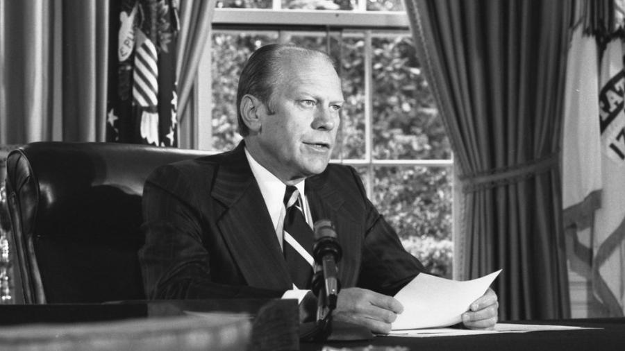 O presidente americano Gerald Ford anuncia sua decisão de perdoar o ex-presidente Richard Nixon, em 8 de setembro de 1974 - Cortesia da Gerald R. Ford Library