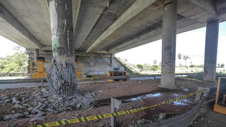 Viaduto da Caucaia, na BR- 020, foi alvo de explosão em ataque criminoso ocorrido na última quinta-feira (3) - 04.jan.2019 - Jarbas Oliveira/Folhapress