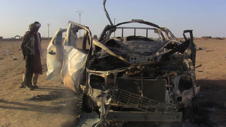 Em outubro de 2016, atentado destruiu um carro no Mali. O país é alvo de grupos jihadistas - AFP