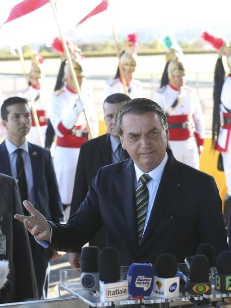 O presidente Jair Bolsonaro fala com a imprensa no Palácio da Alvorada em 27 de agosto - Antonio Cruz/Agência Brasil