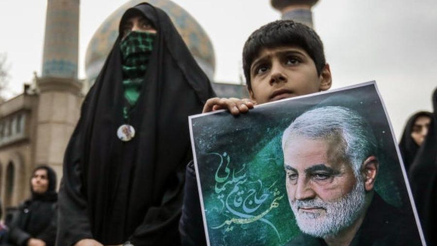 Manifestantes em Teerã participam de um ato anti-EUA após o assassinato de Qasem Soleimani - NURPHOTO
