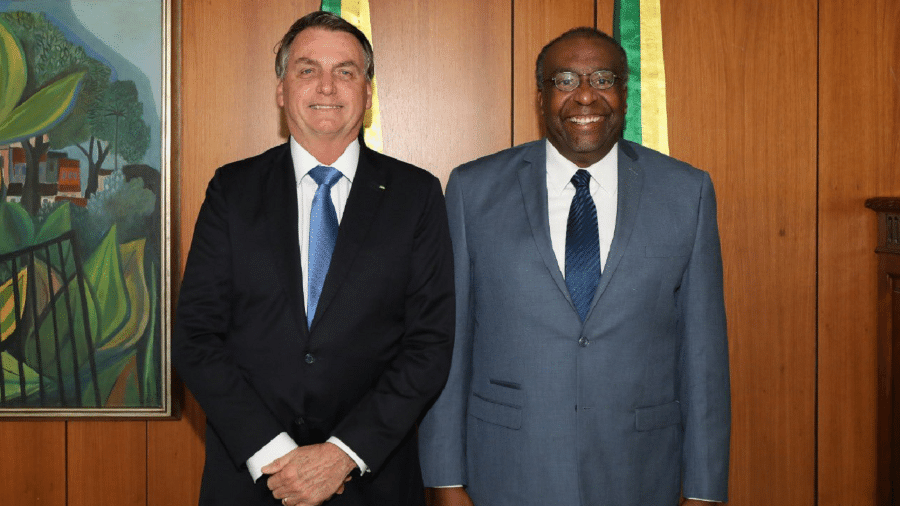 O presidente Jair Bolsonaro e o ministro da Educação Carlos Alberto Decotelli - Marcos Corrêa/PR