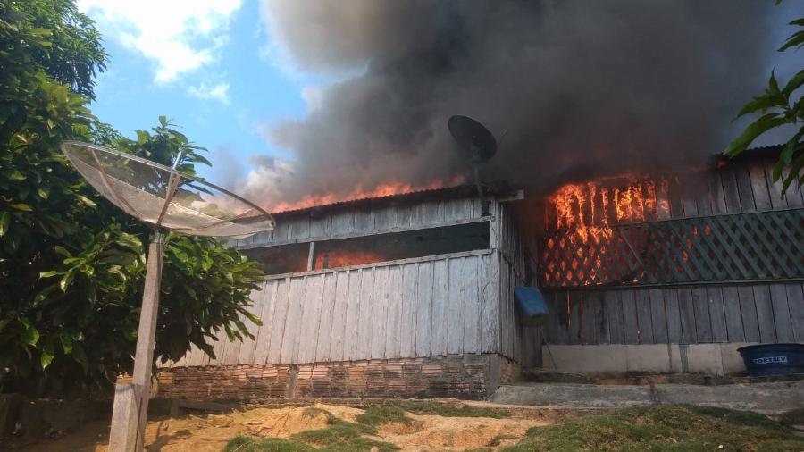 Casa da líder indígena Maria Leusa Kaba, contrária ao garimpo ilegal, é incendiada na Terra Indígena Munduruku, no Pará, em 26 de maio de 2021 - Divulgação