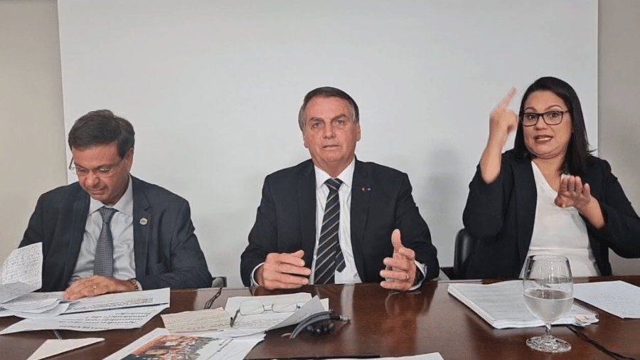 10.jun.2021 - O presidente Jair Bolsonaro (sem partido), durante live semanal - Reprodução/Facebook