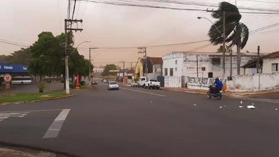 Tempestade de poeira também foi registrada em Tupã - Reprodução/Facebook Mais Tupã