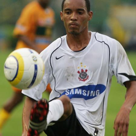 O volante Rosinei, ex-Corinthians, na campanha do título de 2005 do Brasileiro - Fernando Santos/TBA/FOLHA DE S.PAULO