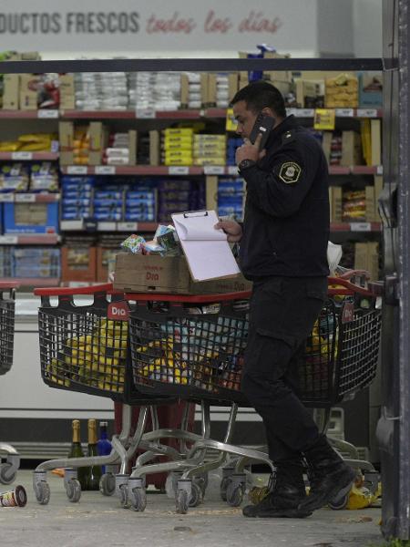 Supermercado saqueado em Buenos Aires