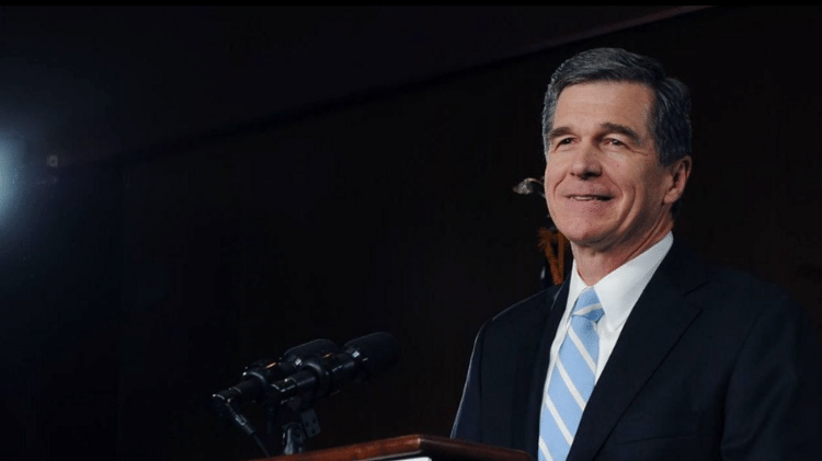 Roy Cooper, Governador da Carolina do Norte