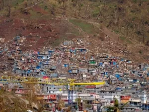 Mayotte vive falta comida e medo de doenças após ciclone com ao menos 22 mortes