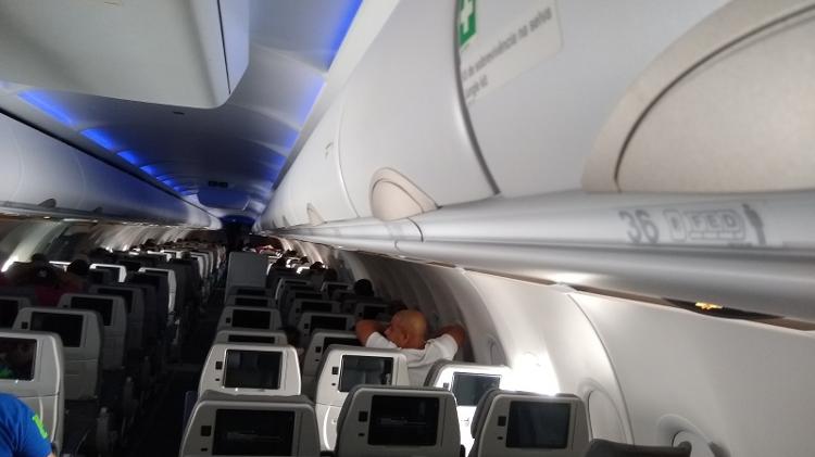 Avião tem 36 fileiras na configuração de assentos 3-3 - Vinícius Casagrande/UOL