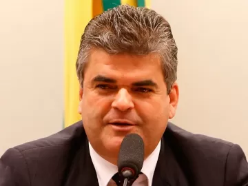 PF cumpre mandados em caso de suposta fraude em vacinação de Bolsonaro