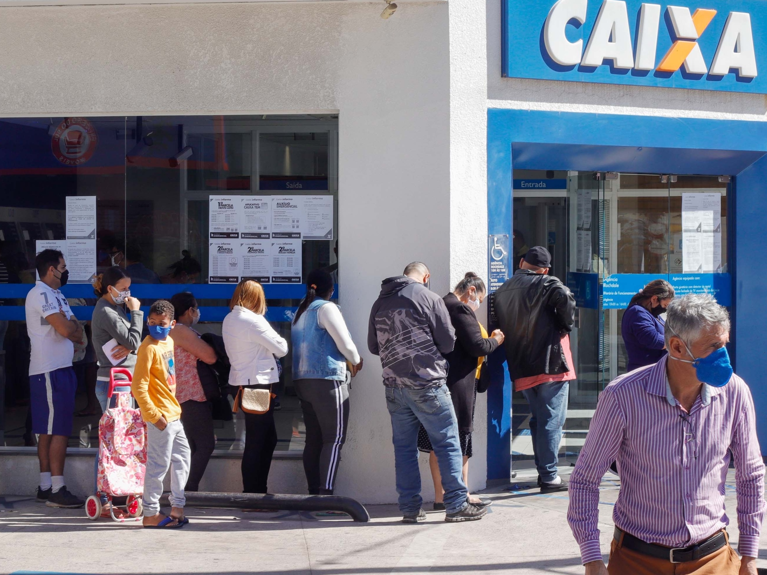 Espertos receberam R$ 42 bilhões sem ter direito