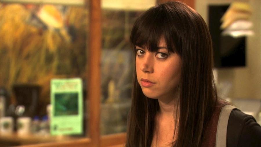 Aubrey Plaza como April Ludgate em Parks and Recreation: símbolo de cringe? - Reprodução/NBC