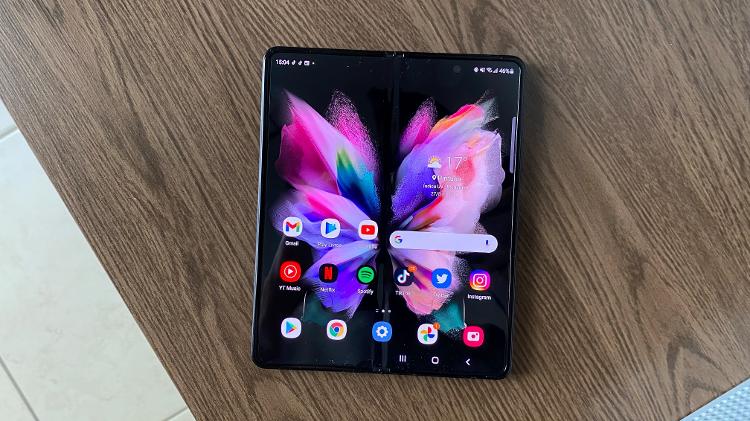 Galaxy Z Fold 3 - Galaxy Z Fold 3 - Galaxy Z Fold 3