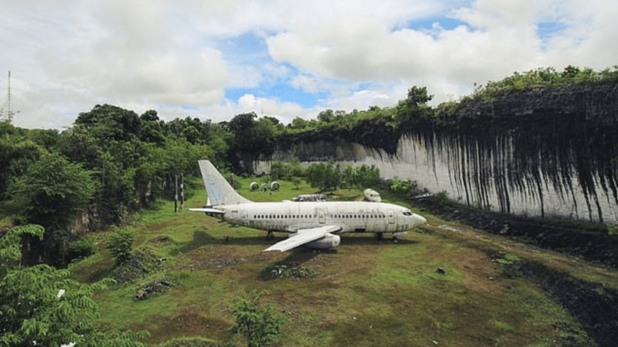 Origem de aeronave em campo da ilha de Bali é mistério entre moradores - Reprodução/Instagram/We Just Travel