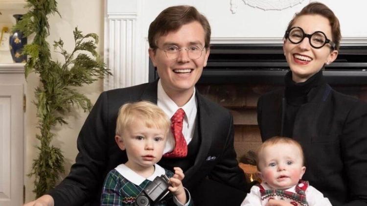 Malcolm e Simone Collins e seus dois primeiros filhos - Divulgação - Divulgação