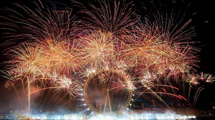 ロンドンで大晦日を祝う花火 - Maja Smiejkowska/Reuters - Maja Smiejkowska/Reuters