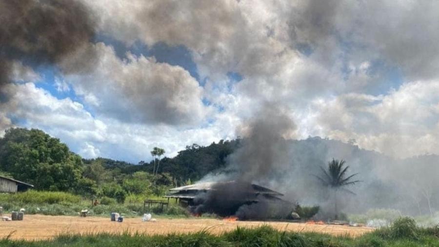 Posto destruído pelo fogo em território dos yanomamis, em dezembro de 2022  - Hutukara Associação Yanomami 
