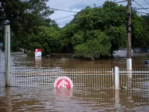 Enchentes em Porto Alegre ainda devem durar semanas, dizem especialistas