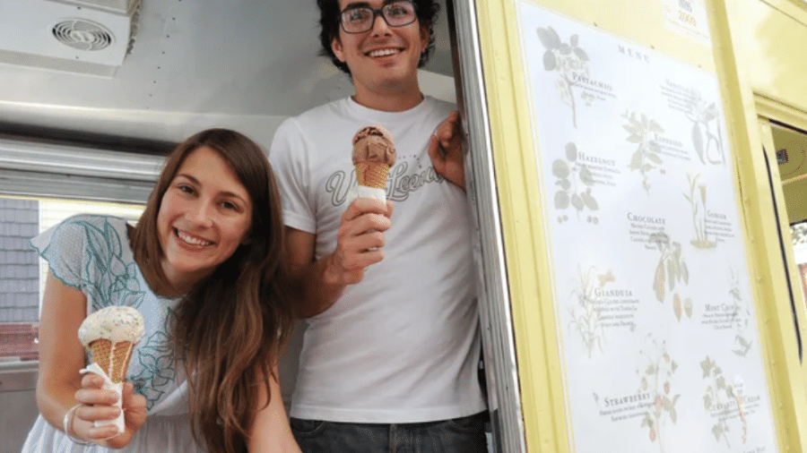Ben Van Leeuwen e Laura O'Neill, ex-casal e atuais sócios da Van Leeuwen Ice Cream Ben Van Leeuwen e Laura O'Neill, ex-casal e atuais sócios da Van Leeuwen Ice Cream