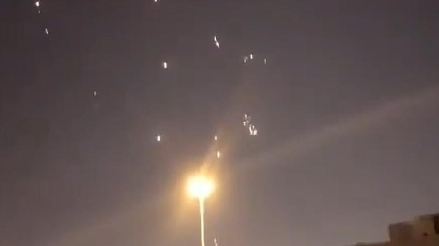 Ataque aéreo é visto no céu de Doha, no Qatar. Entrada dos EUA no conflito foi seguida por novas agressões de Israel e Irã Ataque aéreo é visto no céu de Doha, no Qatar. Entrada dos EUA no conflito foi seguida por novas agressões de Israel e Irã