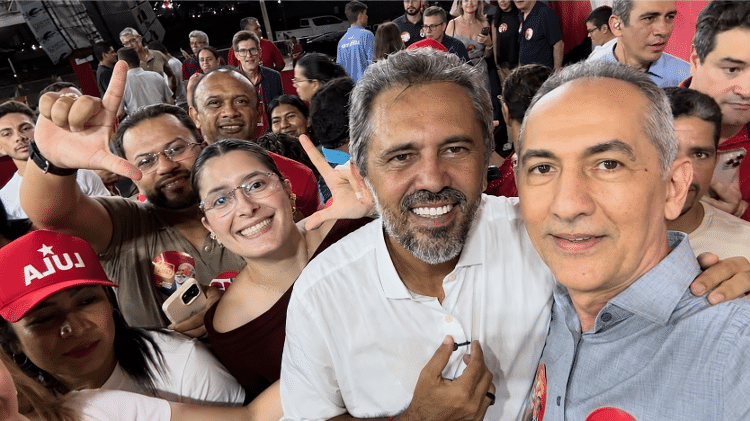 Prefeito ao lado do governador Elmano de Freitas (PT) em encontro de articulação para reeleição de Lula em Fortaleza Prefeito ao lado do governador Elmano de Freitas (PT) em encontro de articulação para reeleição de Lula em Fortaleza