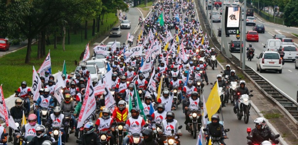 28.abr.2017 - Motoboys prostestam em São Paulo em dia de paralisações no país - Marcos Bezerra/Futura Press/Estadão Conteúdo