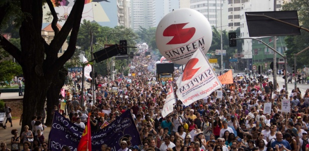 23.mar.2018 - Protesto de professores municipais ocupa vias do centro de SP - Júlio Zerbatto/Futura Press/Estadão Conteúdo