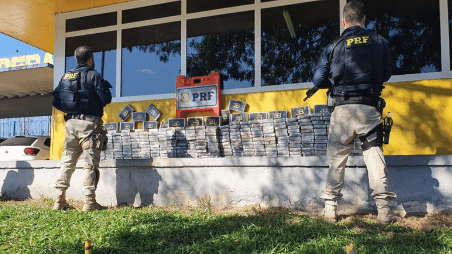 05.mai.2021 - Mais de 300 quilos de cocaína foram apreendidos. Esta é a terceira maior apreensão de cocaína da história da PRF no Rio de Janeiro - PRF