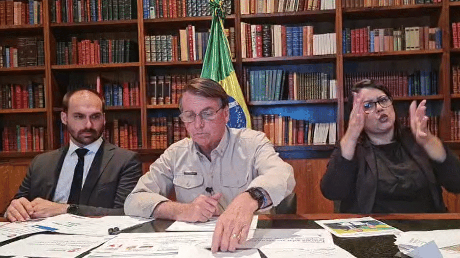 "Tem queimada ilegal? Tem, mas não é nessa proporção toda que dizem aí", disse Bolsonaro, sem provas - Reprodução/Facebook