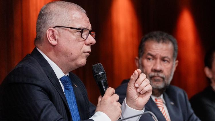 Alessandro Stefanutto ao lado do ministro Carlos Lupi (Previdência Social), que o indicou ao cargo de presidente do INSS Alessandro Stefanutto ao lado do ministro Carlos Lupi (Previdência Social), que o indicou ao cargo de presidente do INSS