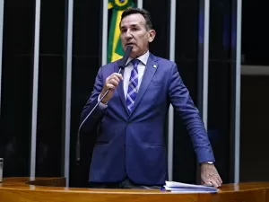 Morto em frente ao STF teve 'problemas mentais' após divórcio, diz deputado